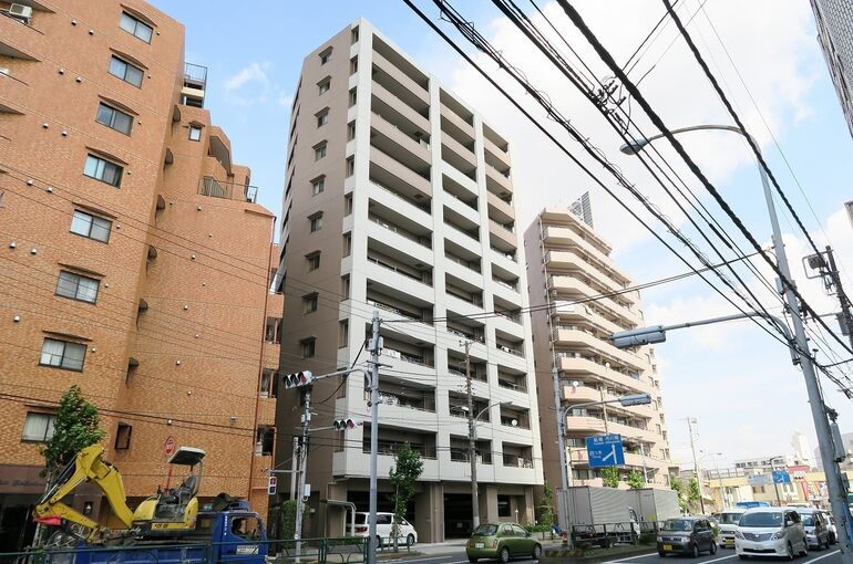 01813420exterior1L